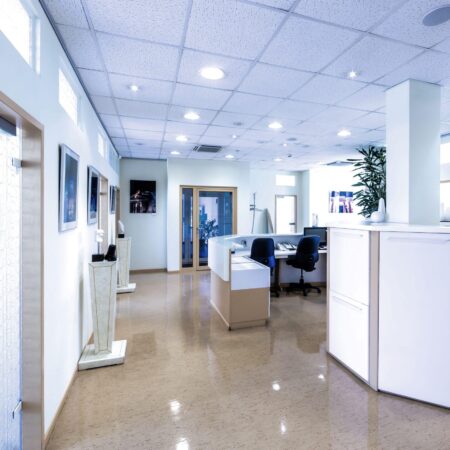 Ein sauberes Büro: Schlüssel zu mehr Produktivität und Wohlbefinden am Arbeitsplatz