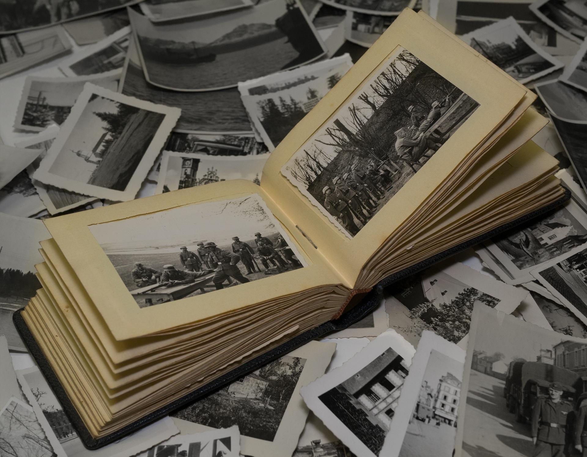 Historisches Fotoalbum auf Fotosammlung | VHS digitalisieren